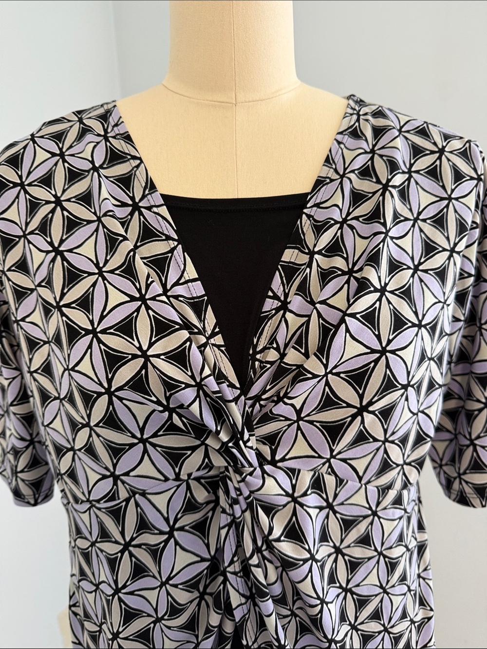 George Knot-Front Geometric Print Top - Black & Lavender XL - Picture 3 of 14